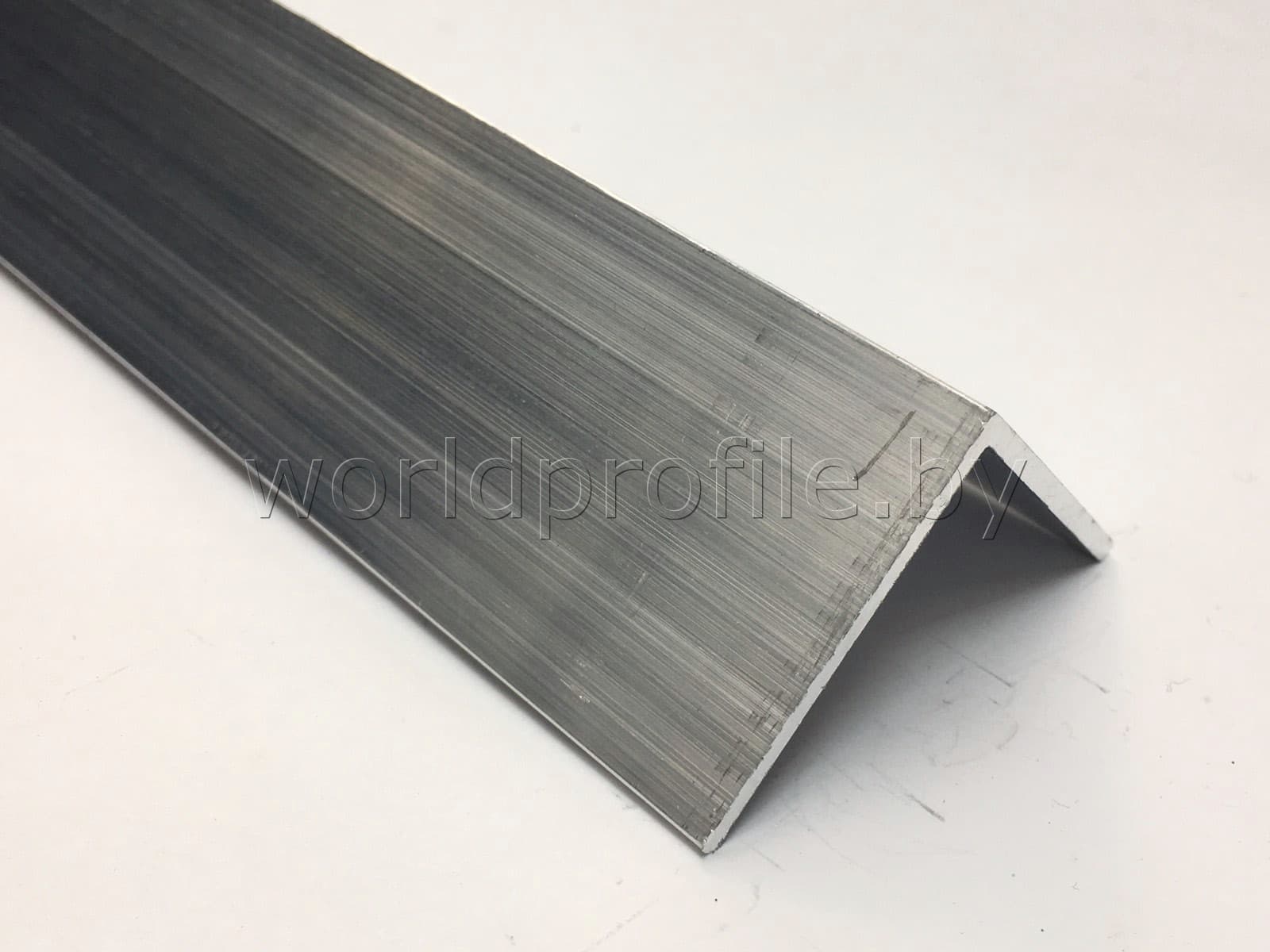 Алюминиевый уголок 35х35х2,0 (2,0 м)